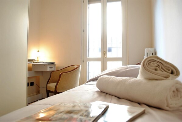 Chambre Simple, salle de bains commune