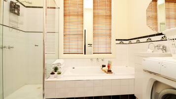 Family House, 2 Bedrooms | Bathroom
