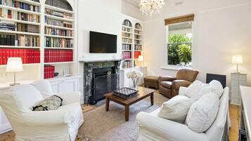 Family House, 3 Bedrooms | Interior detail