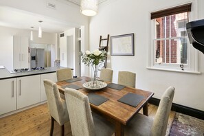 Casa familiar, 3 habitaciones | Servicio a la habitación