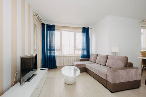 Apartment, Mehrere Betten, Nichtraucher, Blick auf den Innenhof | Fernseher