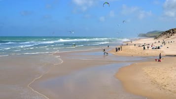 Una spiaggia nelle vicinanze