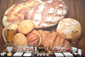 Café da manhã com buffet todos os dias (EUR 14 por pessoa)