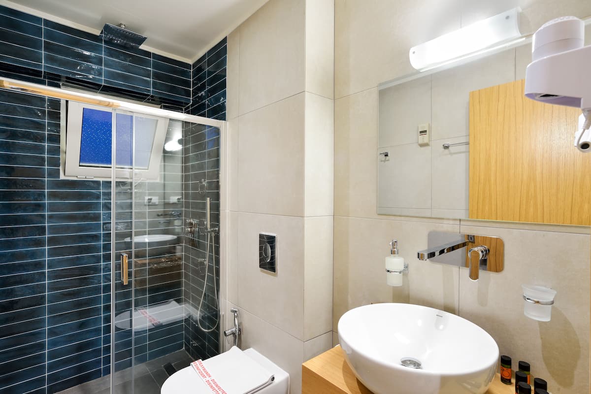 deluxe room with balcony | bathroom | shower, free toiletries, hair dryer, bathrobes