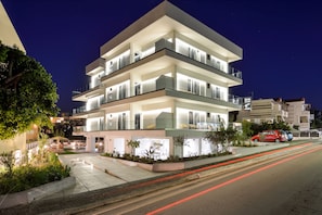 Front of property - Elia Kalamaki Hotel (Chania)