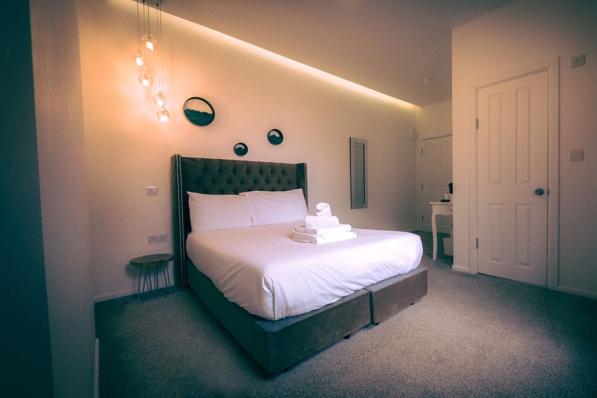 Deluxe Double Room (Terrace Garden View) | 1 bedroom, desk, iron/ironing board, cribs/infant beds