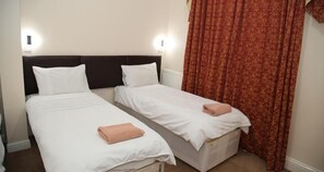 Deluxe Twin Room, Ensuite | Individually decorated, individually furnished, soundproofing - Southseaa Inn (Portsmouth)