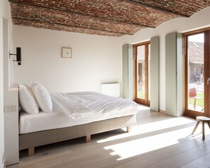 Ropa de cama de alta calidad y escritorio 