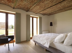 Tweepersoonskamer | Luxe beddengoed, een bureau, een laptopwerkplek