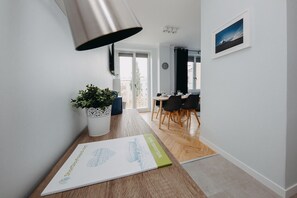 Comfort Apartment, 1 Queen Bed with Sofa bed, Non Smoking, Courtyard View | 1 bedroom, hypo-allergenic bedding, desk, blackout drapes