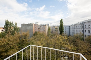 Comfort Apartment, 1 Queen Bed with Sofa bed, Non Smoking, Courtyard View | View from room