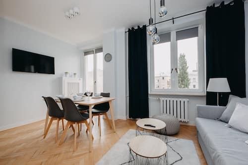 Comfort Apartment, 1 Queen Bed with Sofa bed, Non Smoking, Courtyard View | Television