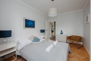 Comfort Apartment, 1 Queen Bed with Sofa bed, Non Smoking, Courtyard View