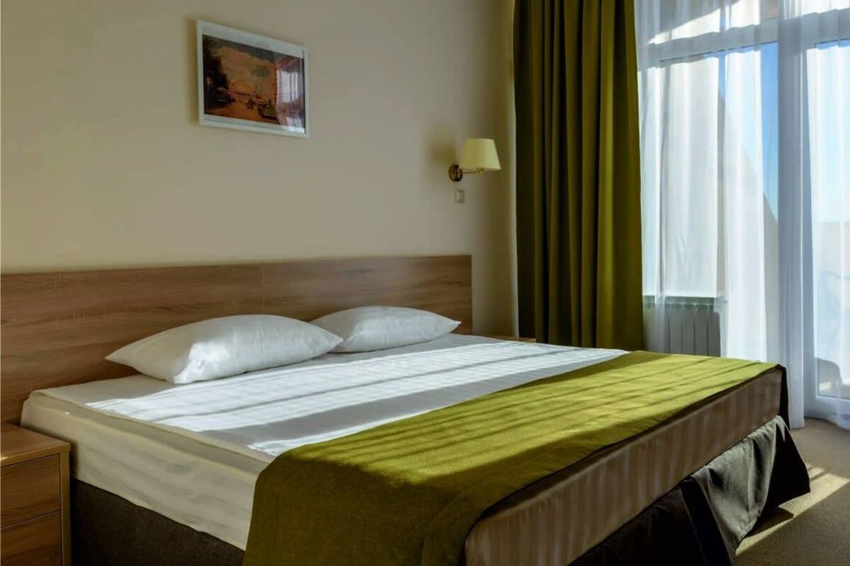 Family Room | In-room safe, bed sheets