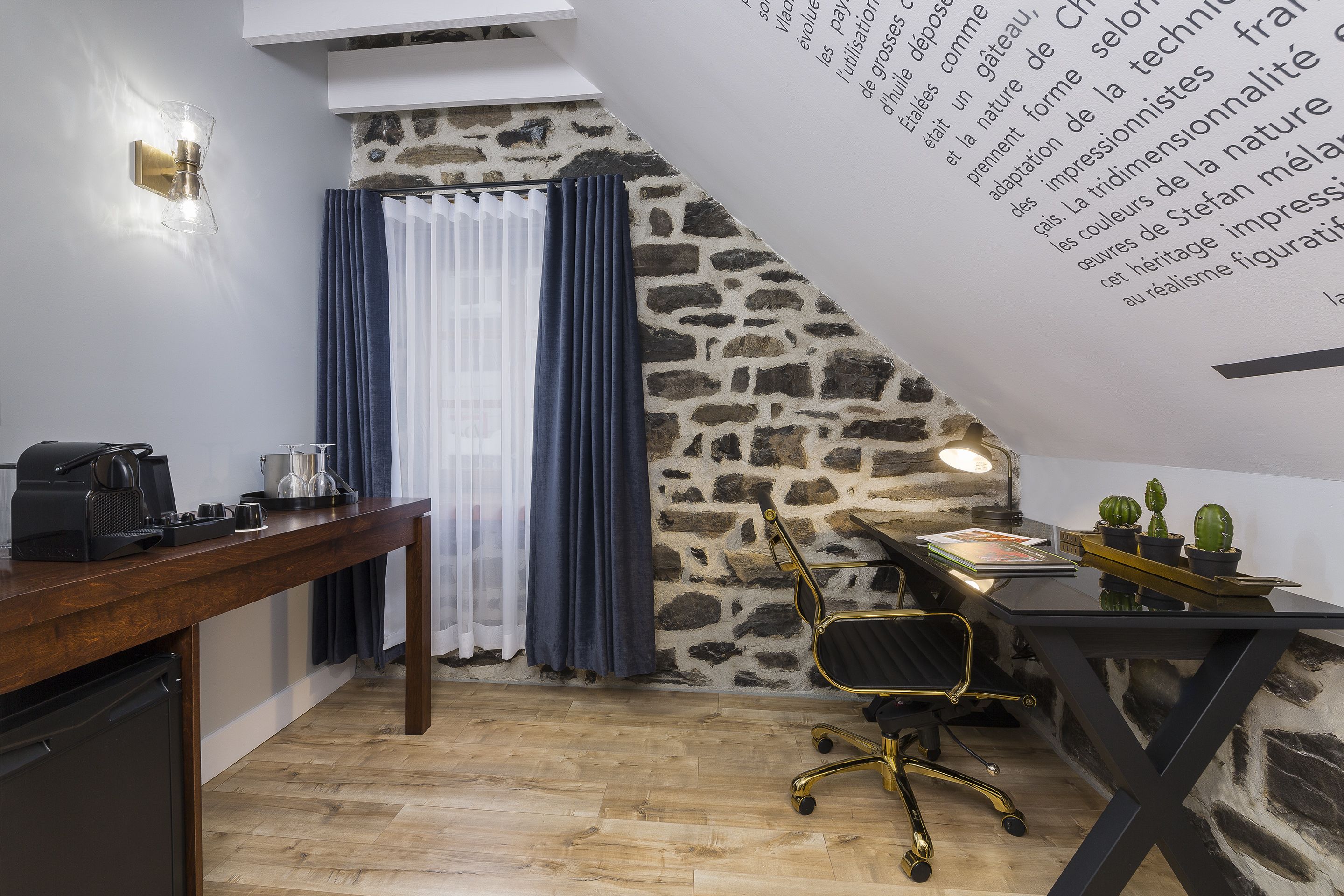 signature suite, 1 queen bed, non smoking | premium bedding, down duvets, individually furnished, desk