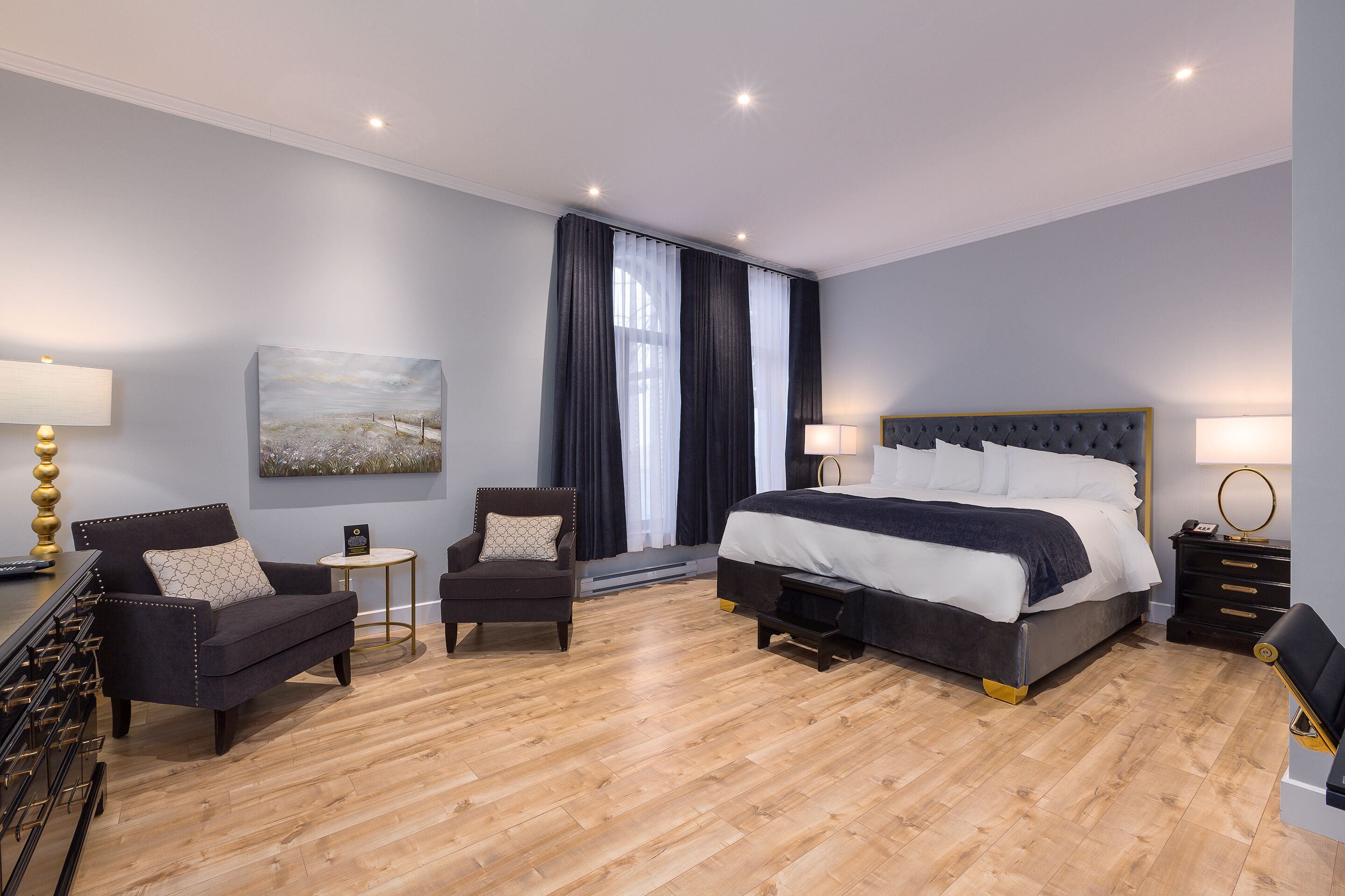 comfort room, 1 queen bed, non smoking | premium bedding, down duvets, individually furnished, desk