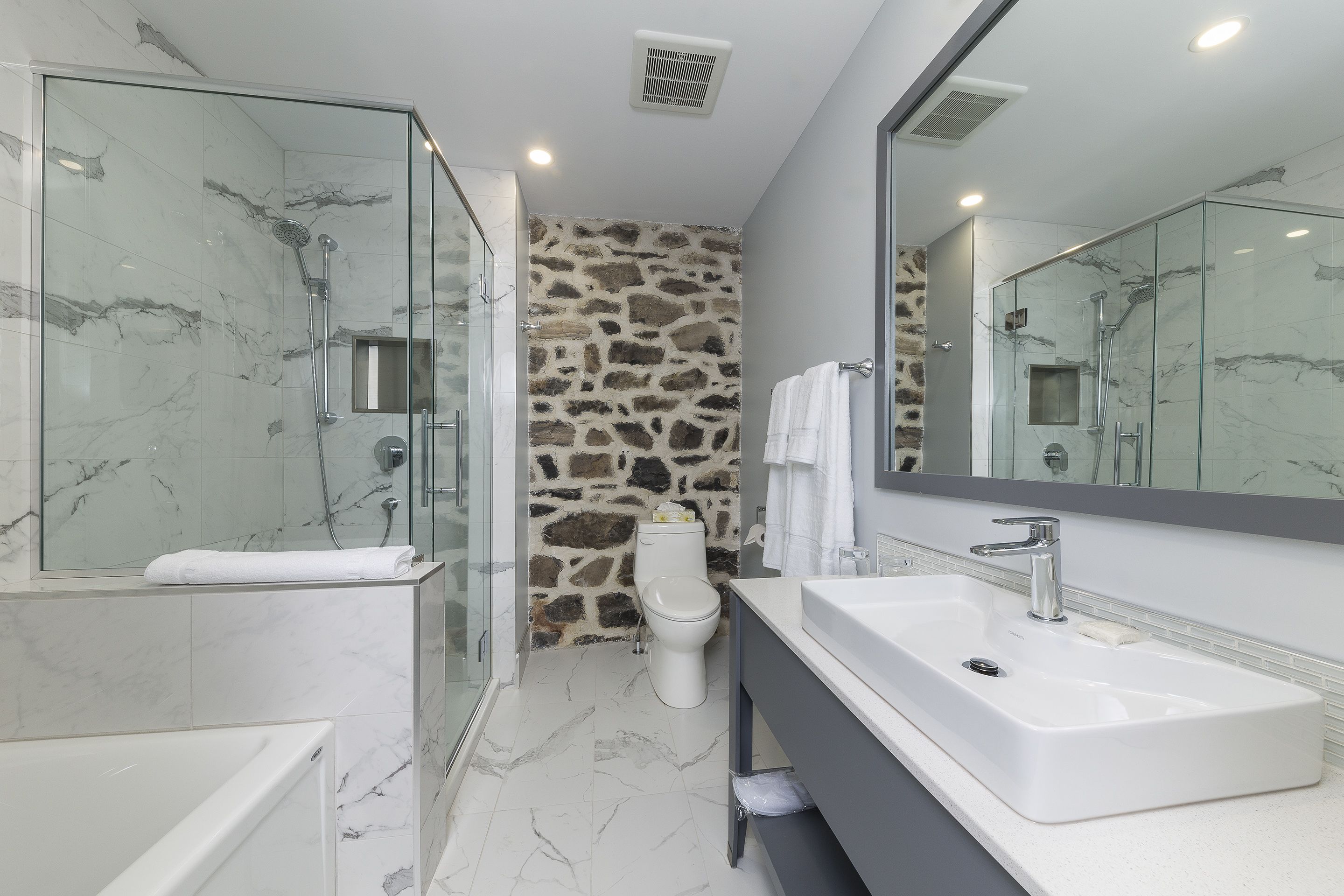 signature suite, 1 queen bed, non smoking | bathroom | shower, rainfall showerhead, free toiletries, hair dryer