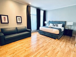 Ropa de cama de alta calidad, cubrecamas, escritorio y wifi gratis 