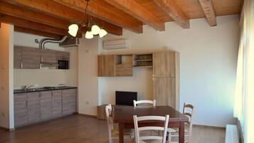 Apartment, 2 Bedrooms | In-room dining