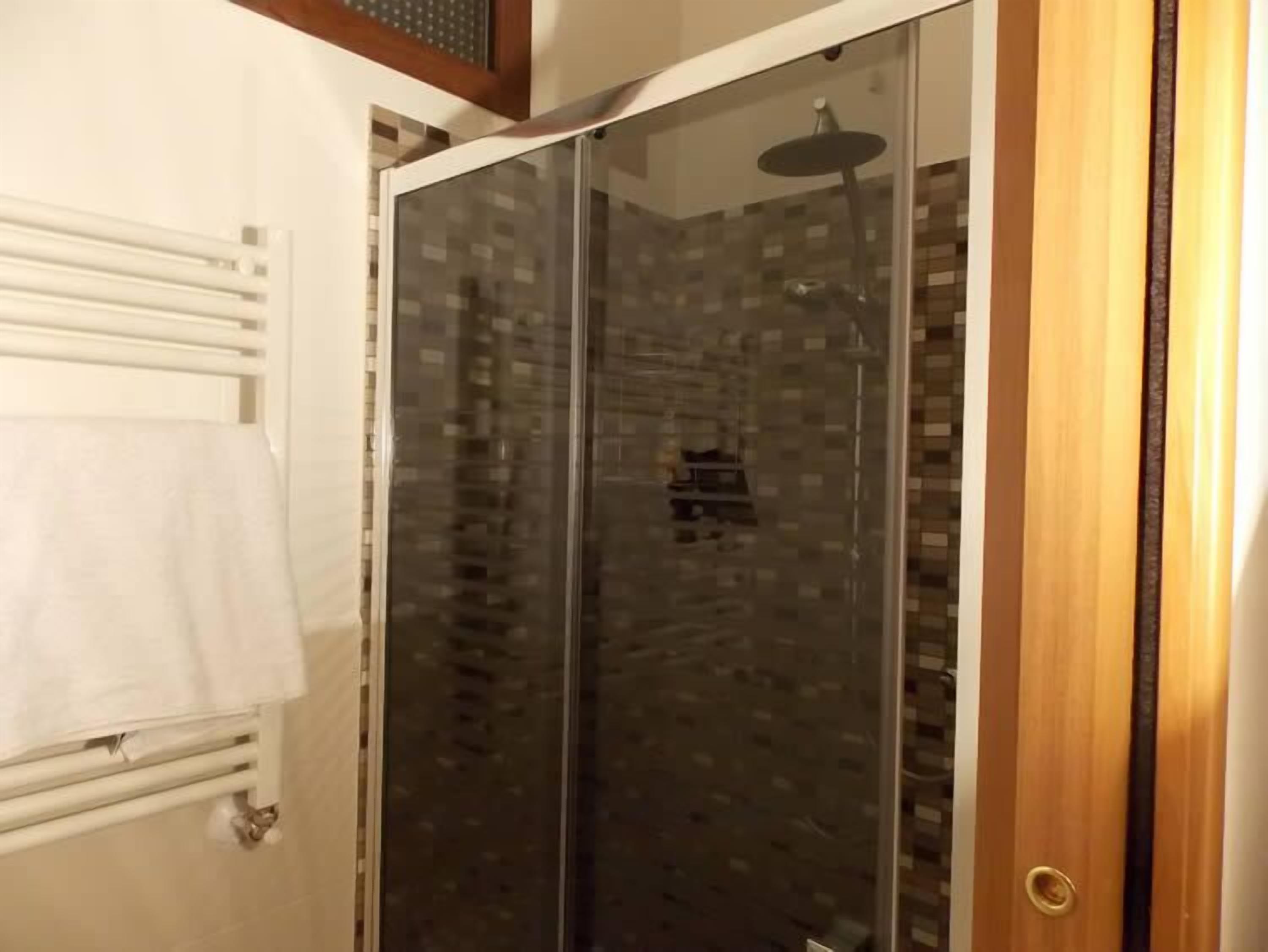 Basic-Apartment, 1 Schlafzimmer | Dusche im Bad