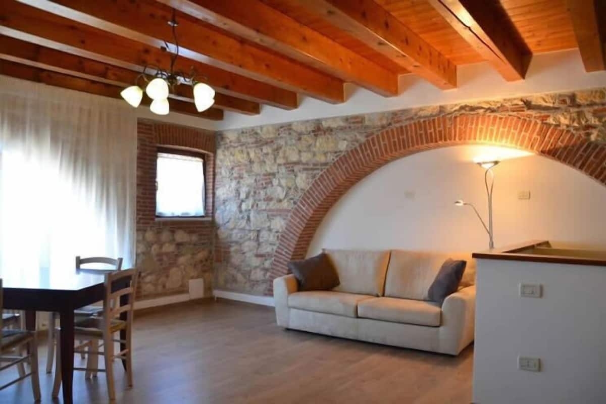 Apartamento, 2 quartos | Área de estar | TV