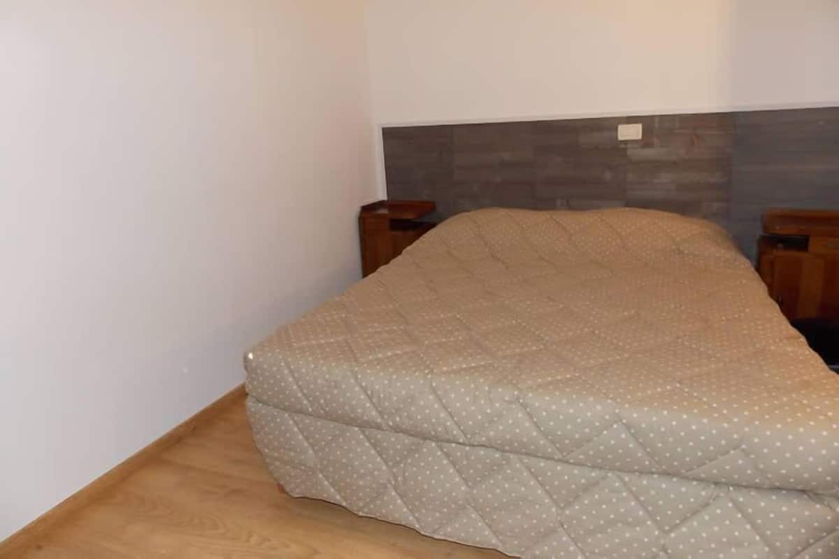 Apartamento básico, 1 quarto | Cortinas blackout, ferros/tábuas de passar roupa, berços grátis