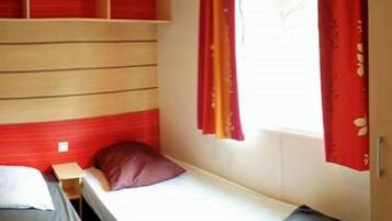 Mobil Karavan, Beberapa Tempat Tidur, Bebas Asap Rokok | 3 kamar tidur, tempat tidur bayi gratis, Wi-Fi gratis, dan seprai linen