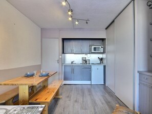Fridge, microwave