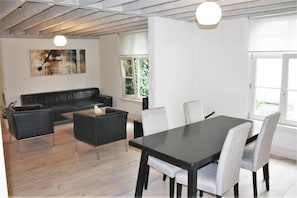Apartamento, 2 camas Queen, para não fumantes | 2 quartos, Wi-Fi de cortesia, roupa de cama