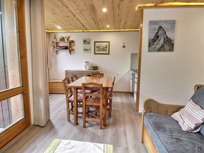 Interior - Pleasant 2-Room with Bright Living Room Pets Allowed (Méribel)