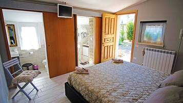 Minibar, in-room safe, free WiFi, bed sheets