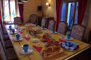 Desayuno continental gratuito