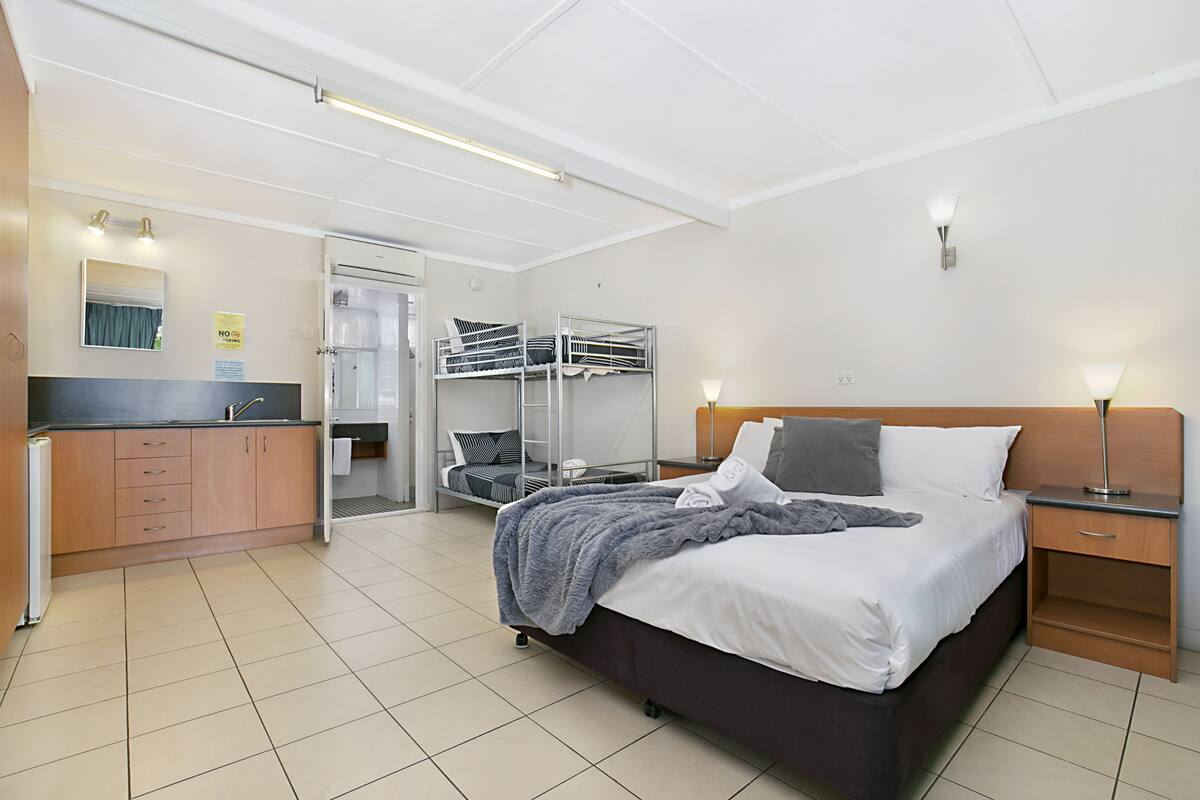 Family Room | In-room safe, iron/ironing board, bed sheets
