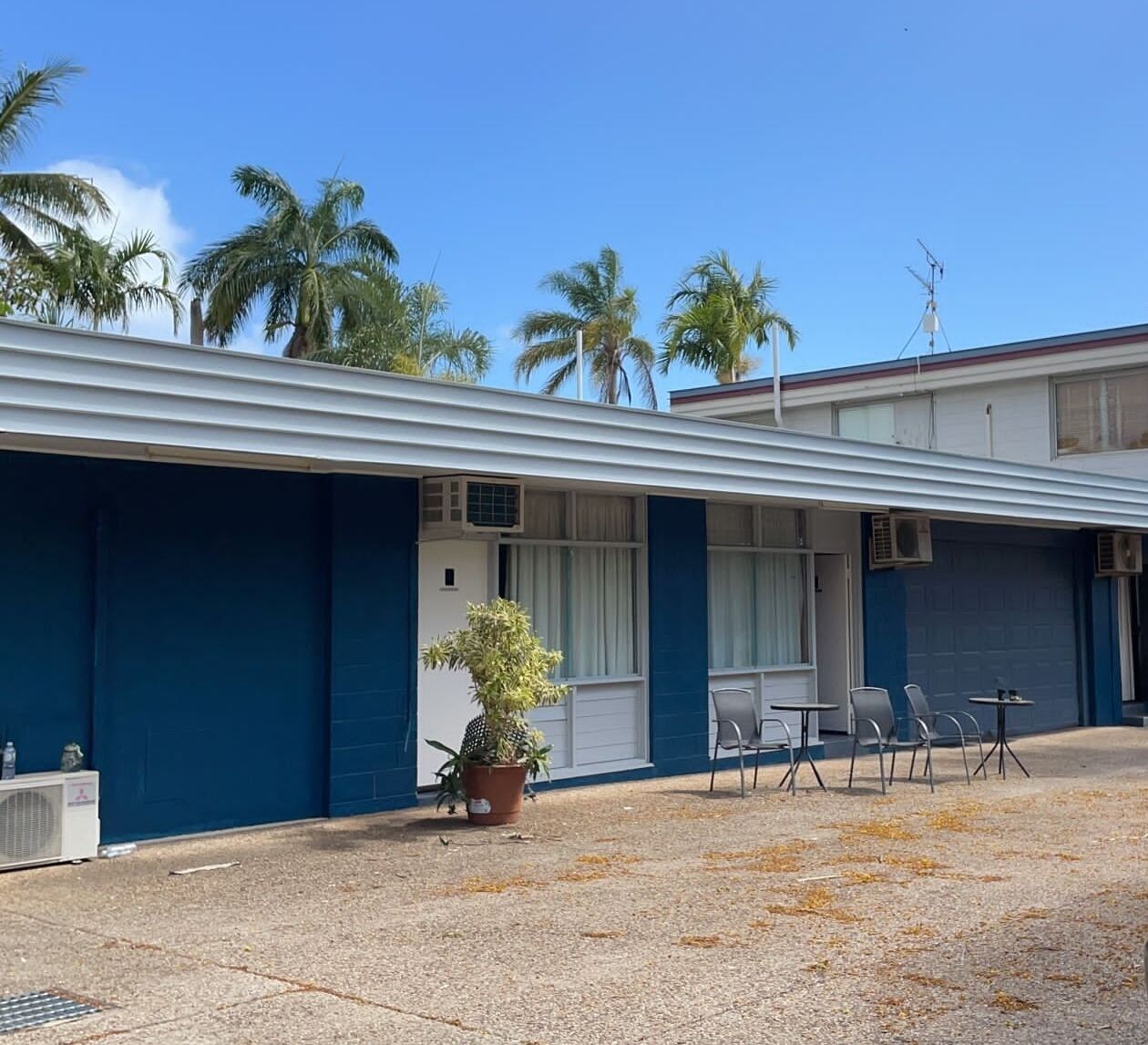 Vista frontal de la propiedad