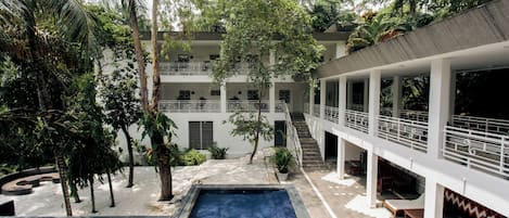 Standard Double Room, 1 Queen Bed, Garden View | Terrace/patio