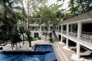 Standard Double Room, 1 Queen Bed, Garden View | Terrace/patio