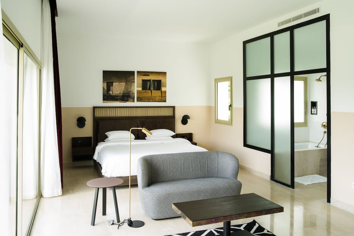 1 bedroom, egyptian cotton sheets, premium bedding, down duvets