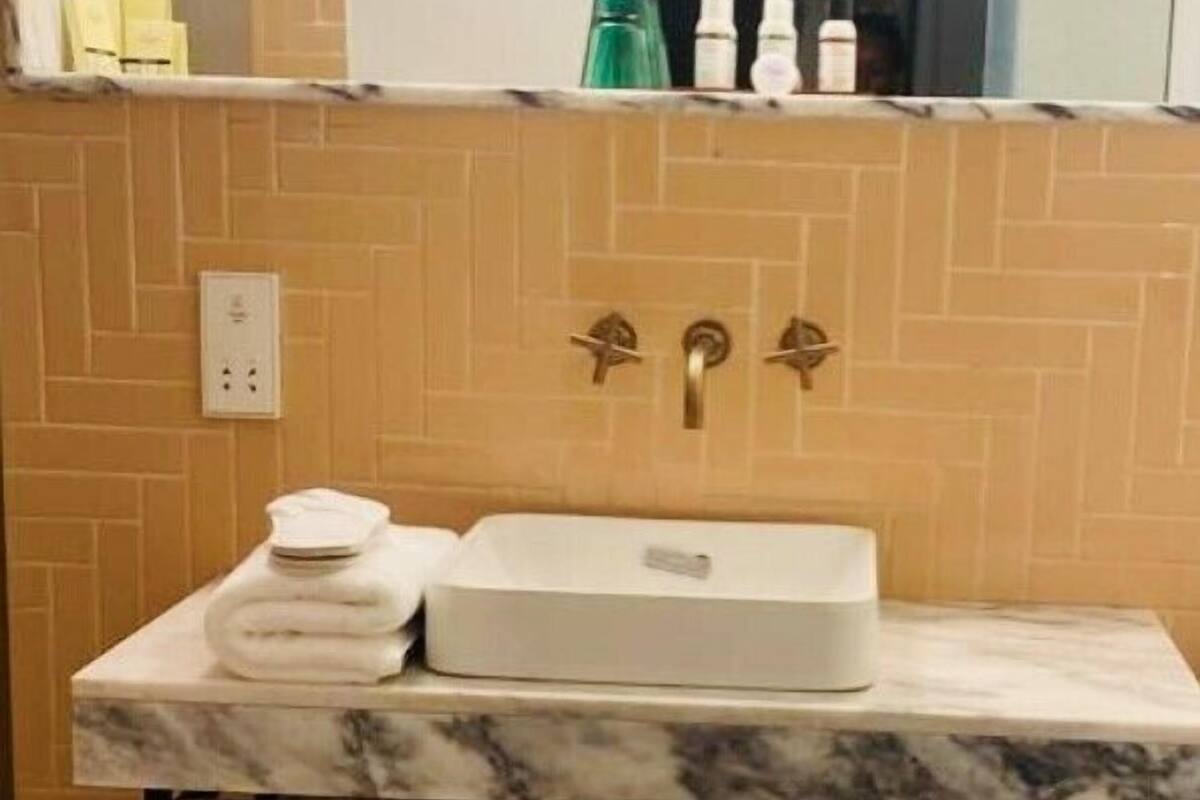 standard double room, 1 queen bed, garden view | bathroom | shower, rainfall showerhead, designer toiletries, hair dryer