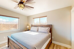 2 عدّة غرف نوم ومكواة/لوح كي وخدمة الإنترنت وملاءات أسرّة