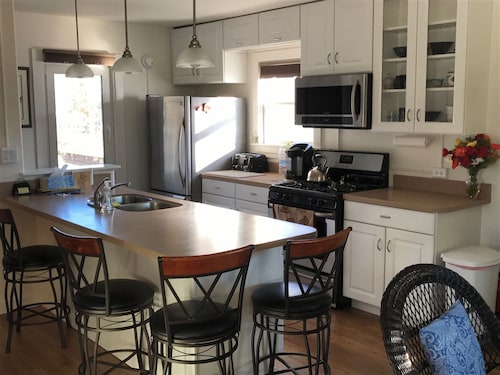 Modern Studio in Heart of Downtown Fairbanks - beautifully renovated & clean