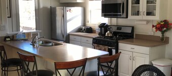 Modern Studio in Heart of Downtown Fairbanks - beautifully renovated & clean