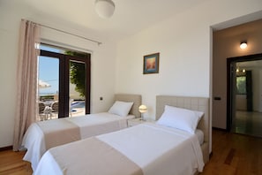 4 habitaciones, tabla de planchar con plancha y wifi gratis 