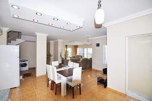 Villa | Living area