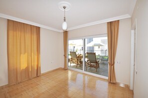 Vila | Área de estar | TV LCD, lareira, DVD player