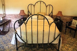 Doppel- oder Zweibettzimmer | Minibar, Bügeleisen/Bügelbrett, Bettwäsche