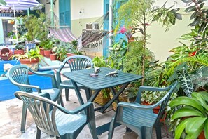 Tägliches kontinentales Frühstück (5 USD pro Person)