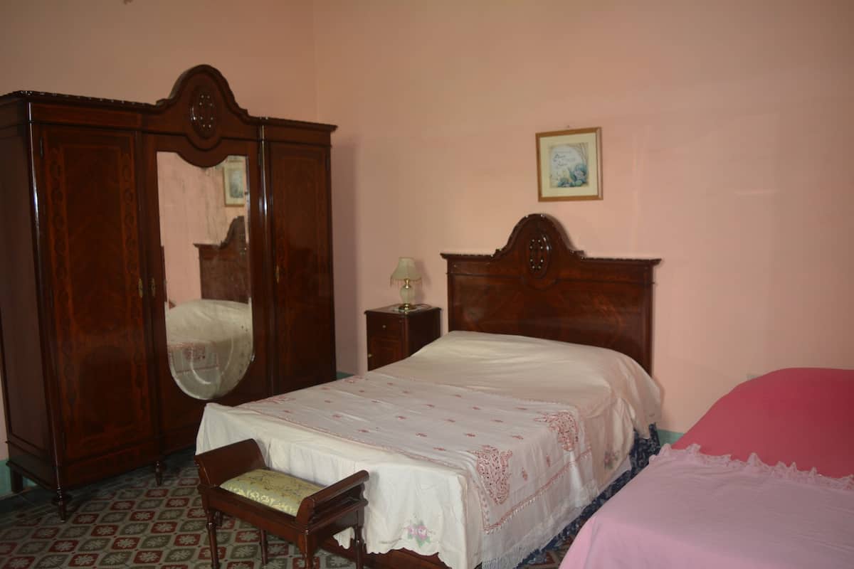 Doppel- oder Zweibettzimmer | Minibar, Bettwäsche