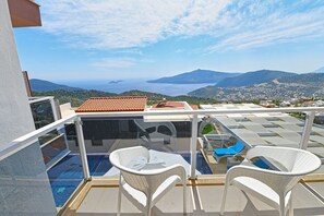 Villa | Balcony