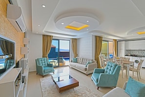 Villa | Stue | LCD-tv, dvd-afspiller