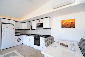 Villa | Eigene Kochnische | Kühlschrank, Ofen, Herdplatte, Geschirrspüler